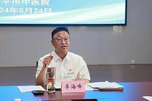 小卡：对手的防守仍然放空曼恩 他必须继续投并且把球投进